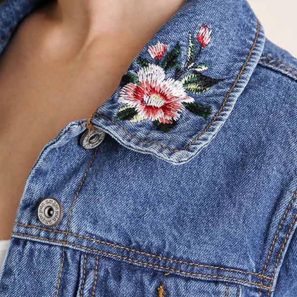 NWT Floral Embroidered Distressed Jean Jacket - Picture 4 of 9